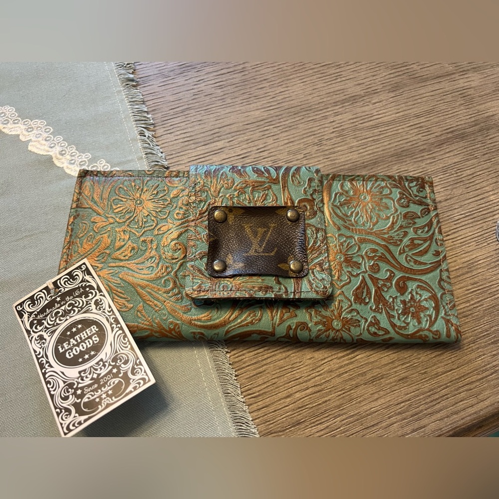 Keep it Gypsy new with tags clutch